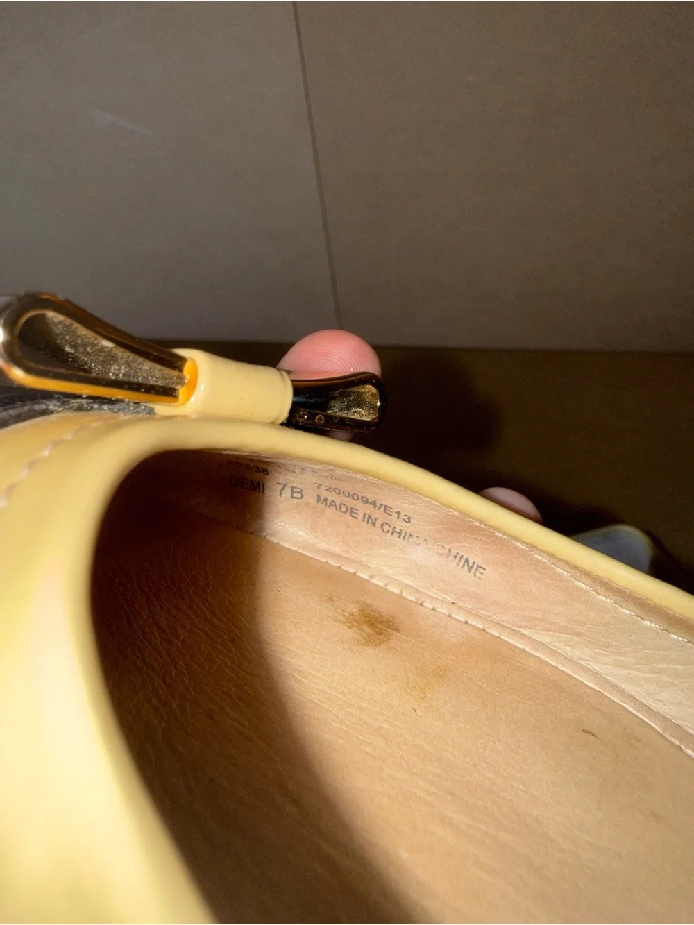 Coach Two Tone Beige Tan Black Ballet Flats Gold Bow Size 7